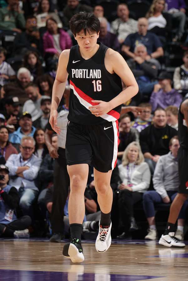 杨瀚森NBA首秀坦言：最难忘教练召唤那一刻