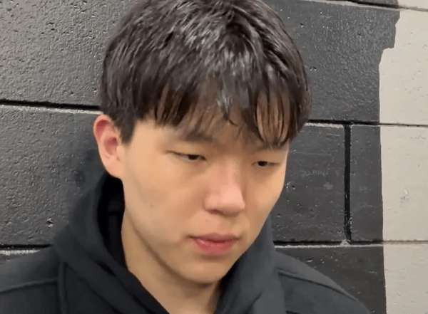 杨瀚森轻取生涯首秀 赛后笑谈洛城美食攻略