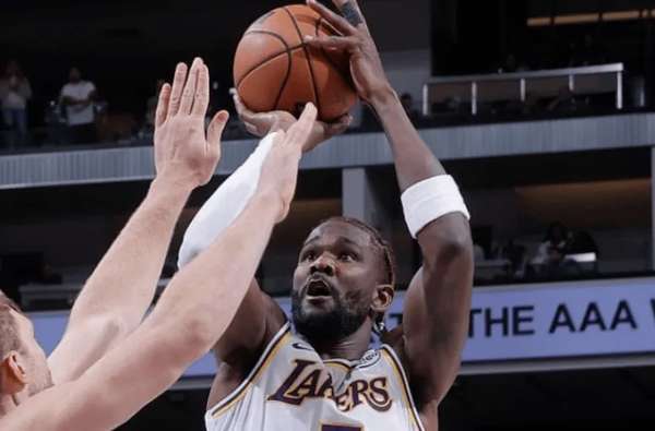 艾顿坦言享受湖人队内氛围：久违的归属感激发赛场斗志