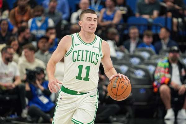 绿军双枪半场7记三分轰28分 西蒙斯普理查德联手飙射