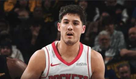 谢泼德31+9+5创生涯新高 火箭客场险胜勇士