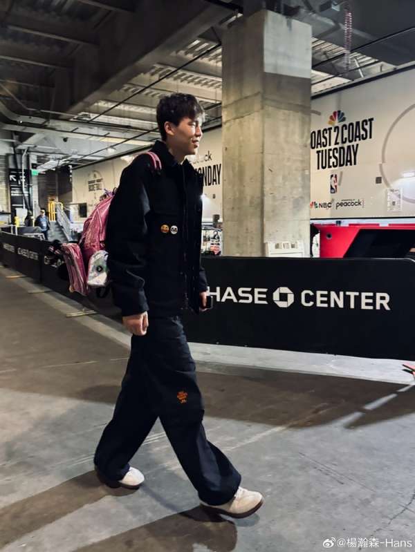 后脑撞膝虚惊一场 杨瀚森赛后报平安：没啥大事