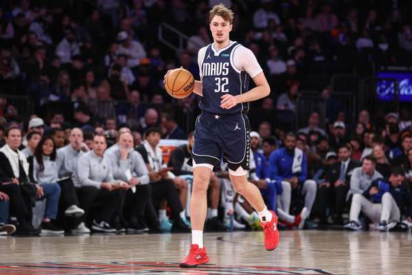 弗拉格迷失洛杉矶！20投仅16分难救主 独行侠末节崩盘憾负湖人