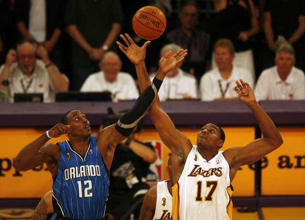 霍华德追忆魔术生涯：若未离队 雕像或已伫立安利中心