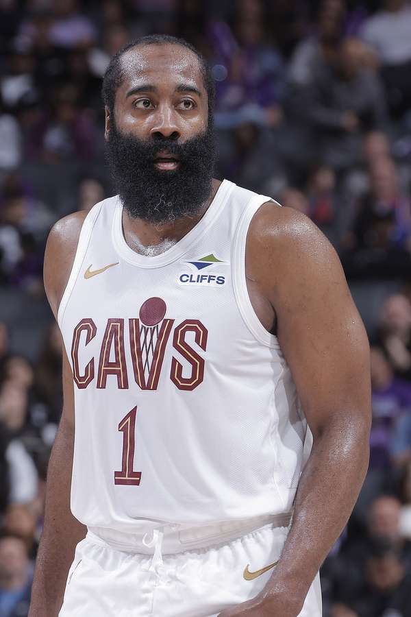 徐静雨：哈登37岁仍是关键先生 约基奇甘拜下风 米切尔杀招惊艳