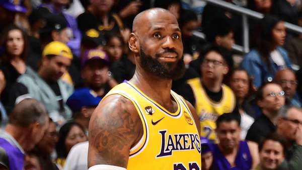 詹姆斯缺阵湖人反而更强？诡异数据揭示球队两副面孔