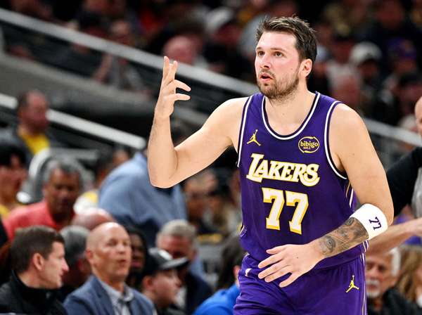 独行侠当家火力全开 东契奇三月演出"得分超时"奇观